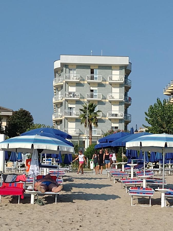Hotel Boston Alba Adriatica Eksteriør bilde
