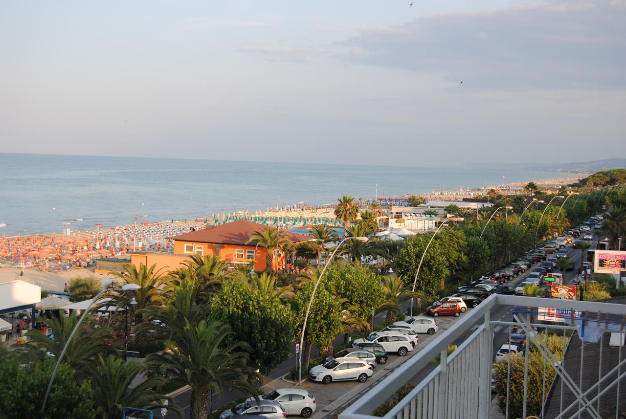 Hotel Boston Alba Adriatica Eksteriør bilde