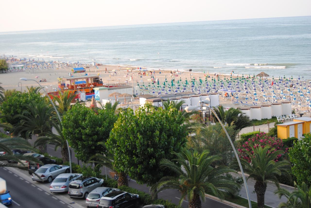 Hotel Boston Alba Adriatica Eksteriør bilde