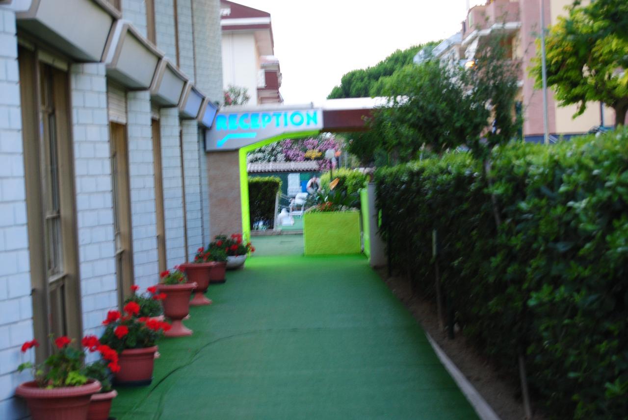 Hotel Boston Alba Adriatica Eksteriør bilde