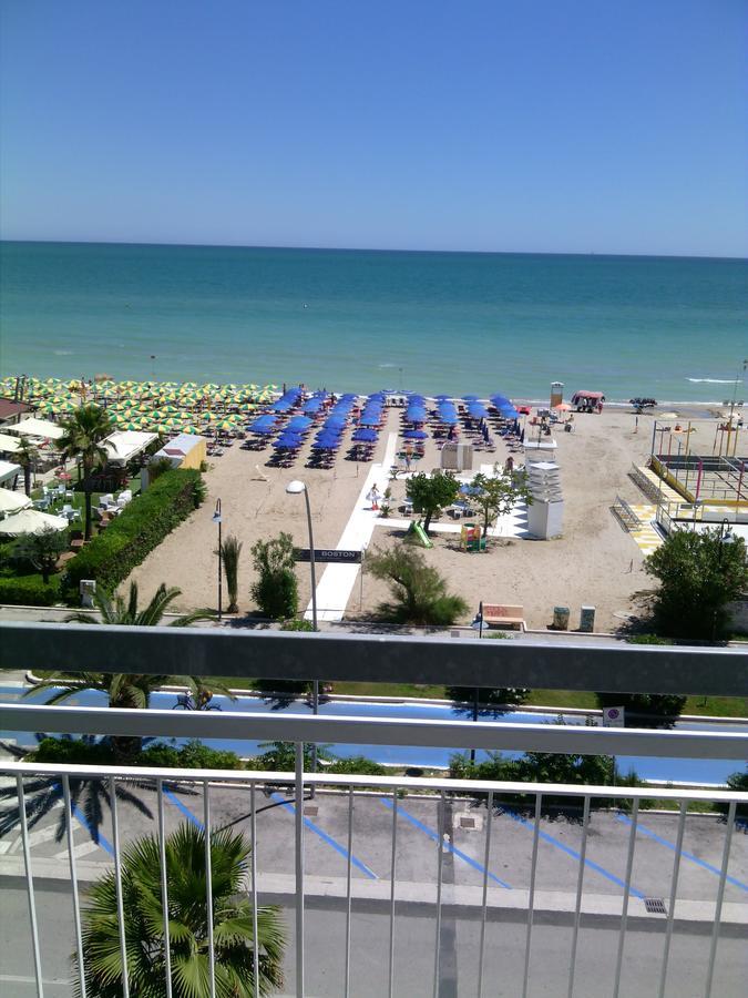 Hotel Boston Alba Adriatica Eksteriør bilde