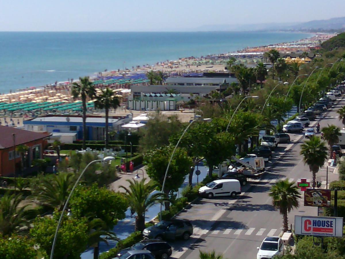 Hotel Boston Alba Adriatica Eksteriør bilde