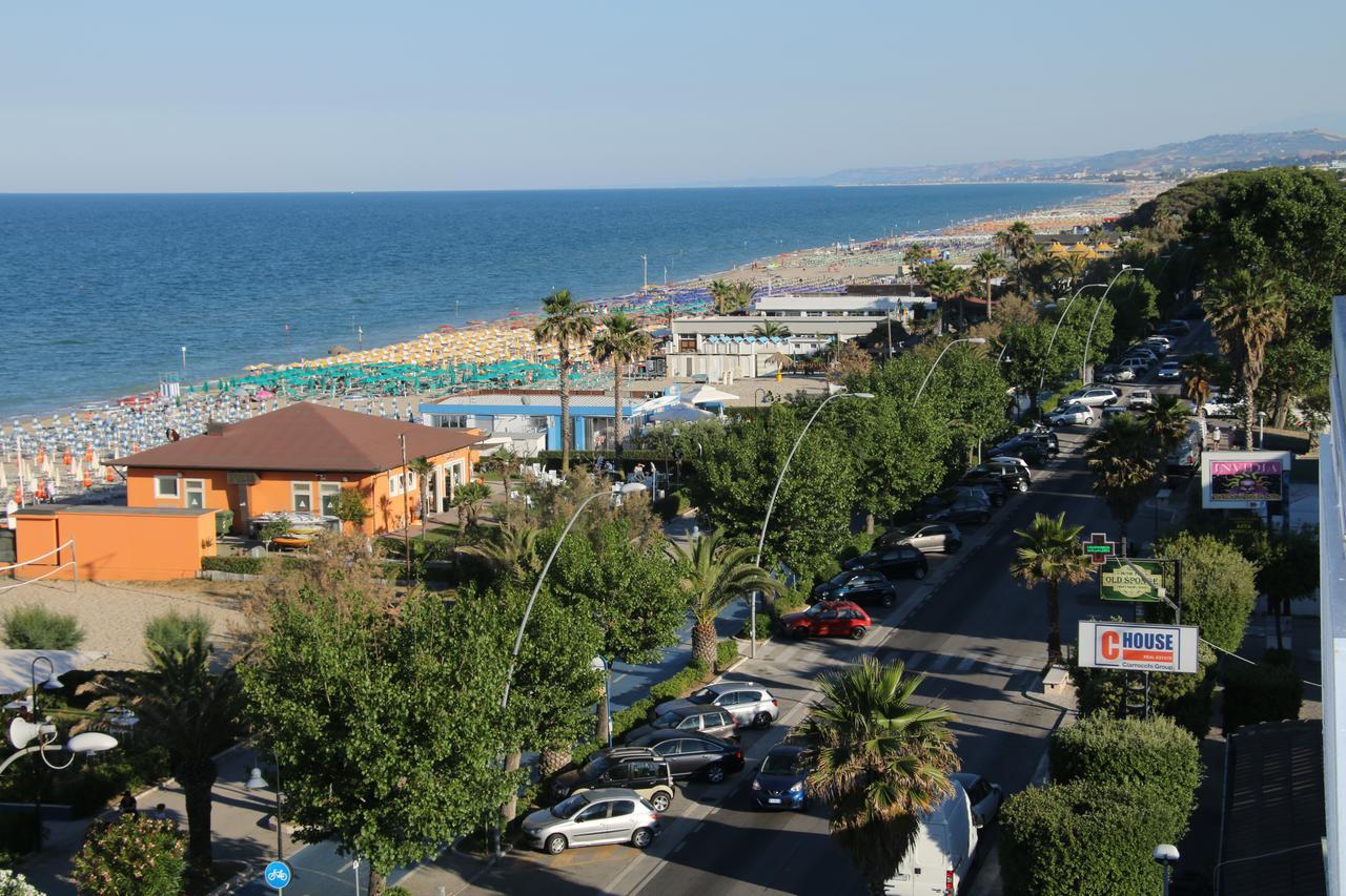 Hotel Boston Alba Adriatica Eksteriør bilde