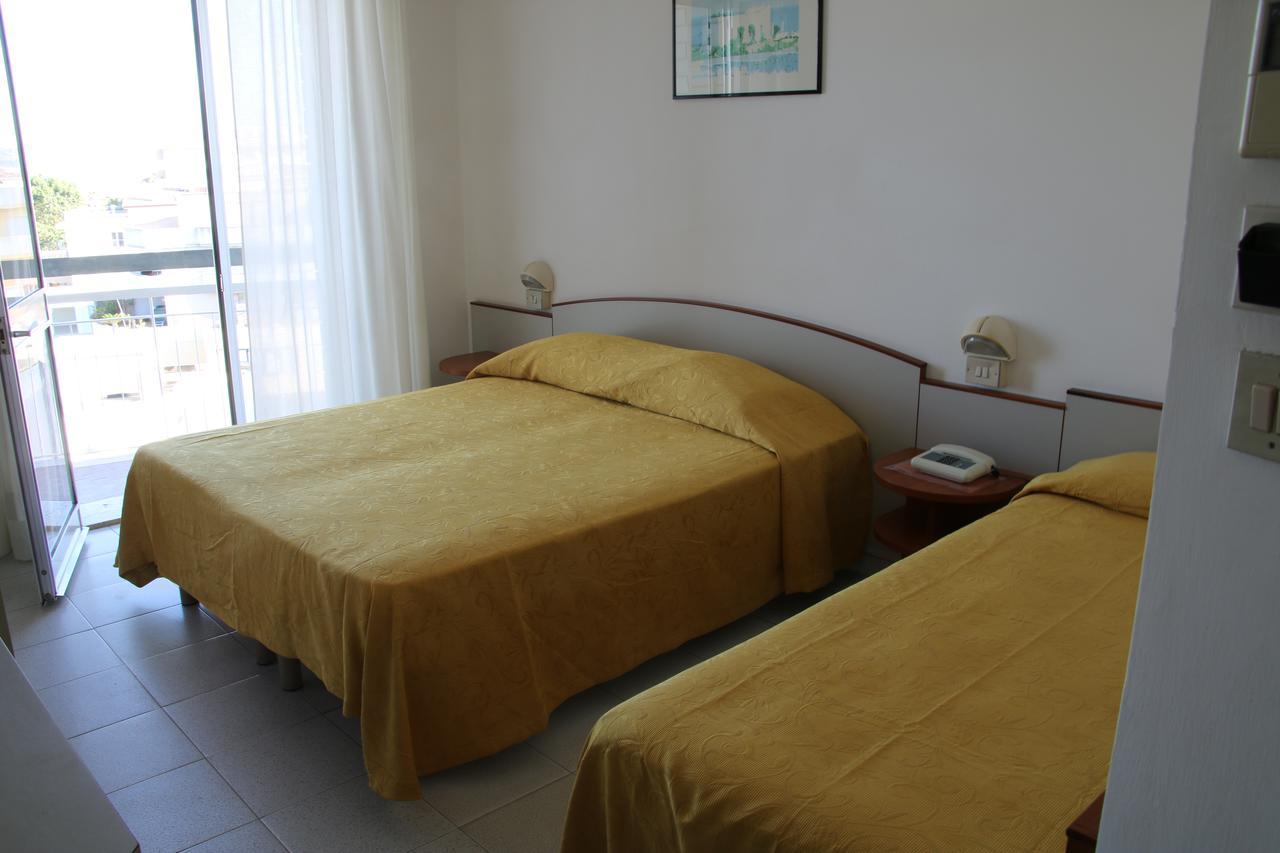 Hotel Boston Alba Adriatica Eksteriør bilde
