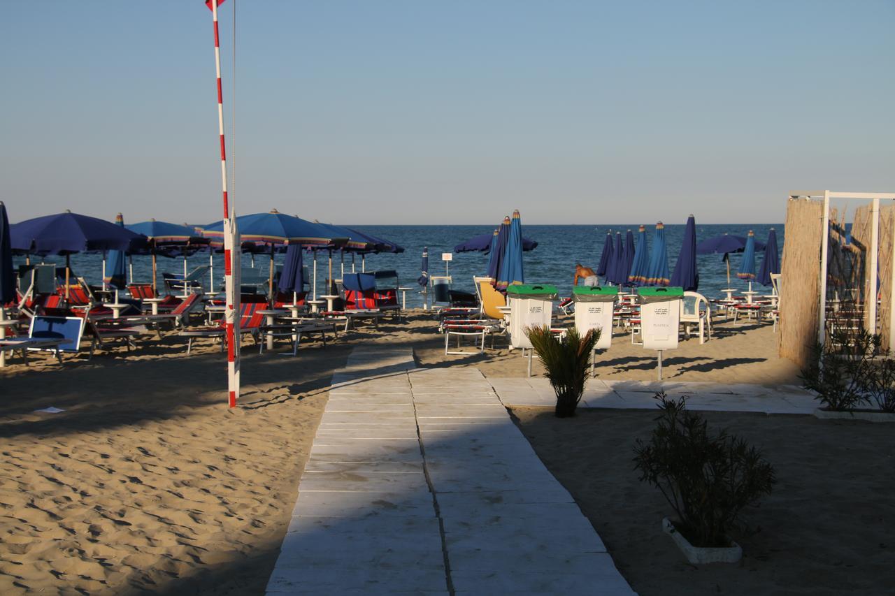 Hotel Boston Alba Adriatica Eksteriør bilde