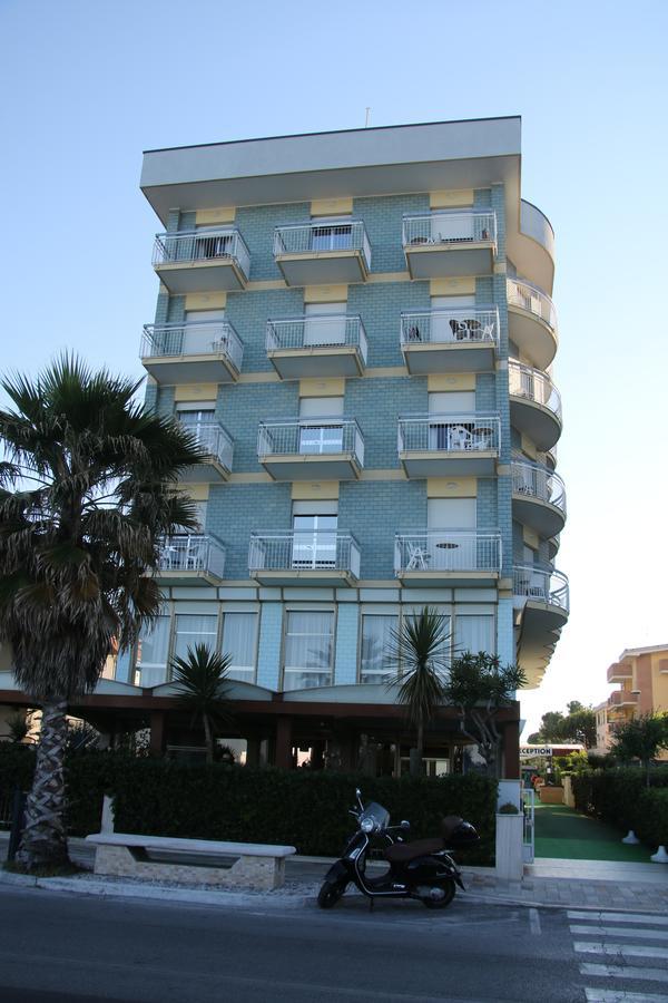 Hotel Boston Alba Adriatica Eksteriør bilde