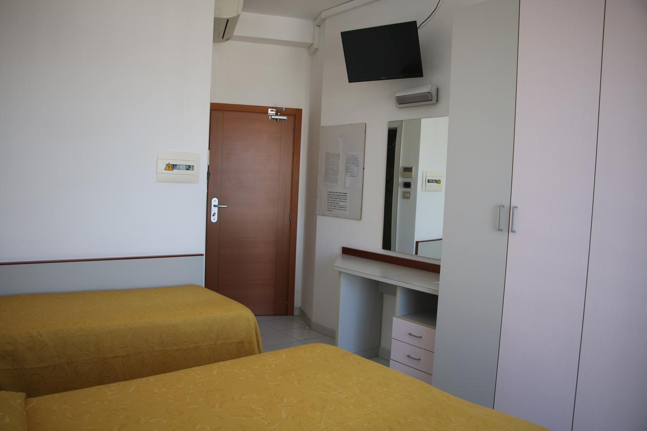 Hotel Boston Alba Adriatica Eksteriør bilde