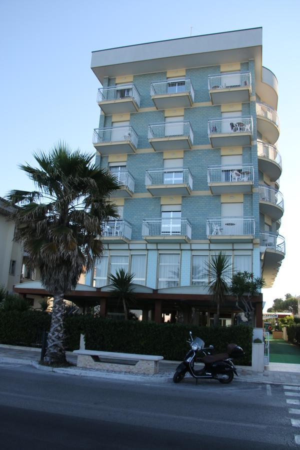 Hotel Boston Alba Adriatica Eksteriør bilde