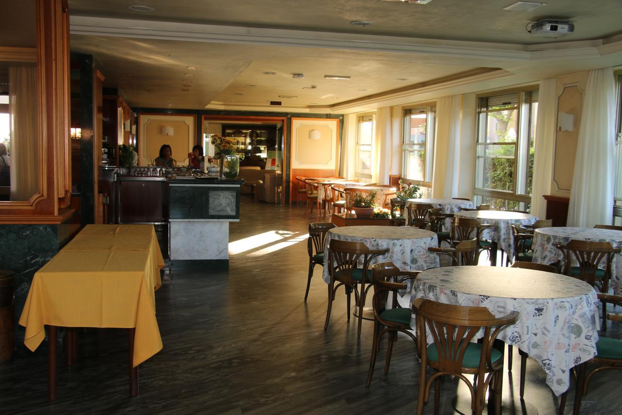 Hotel Boston Alba Adriatica Eksteriør bilde