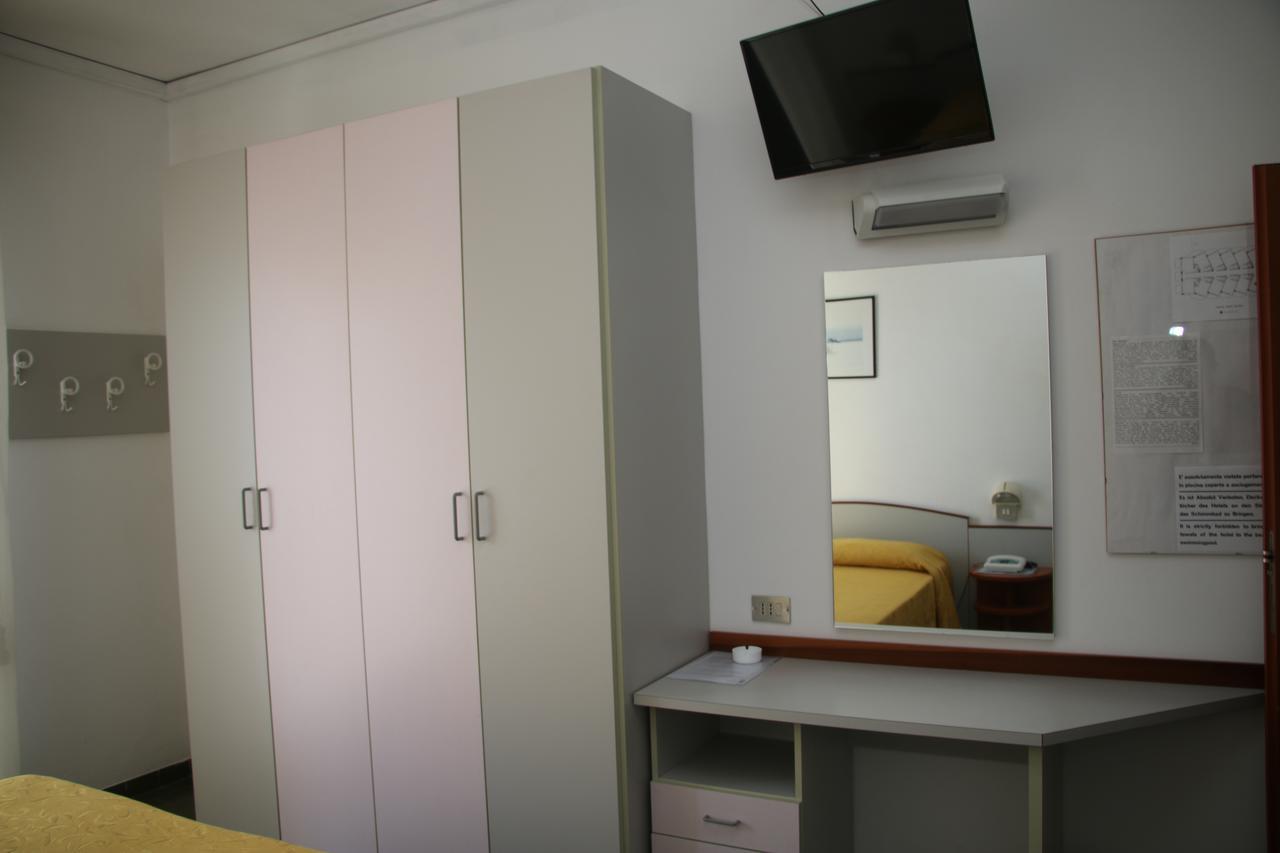 Hotel Boston Alba Adriatica Eksteriør bilde