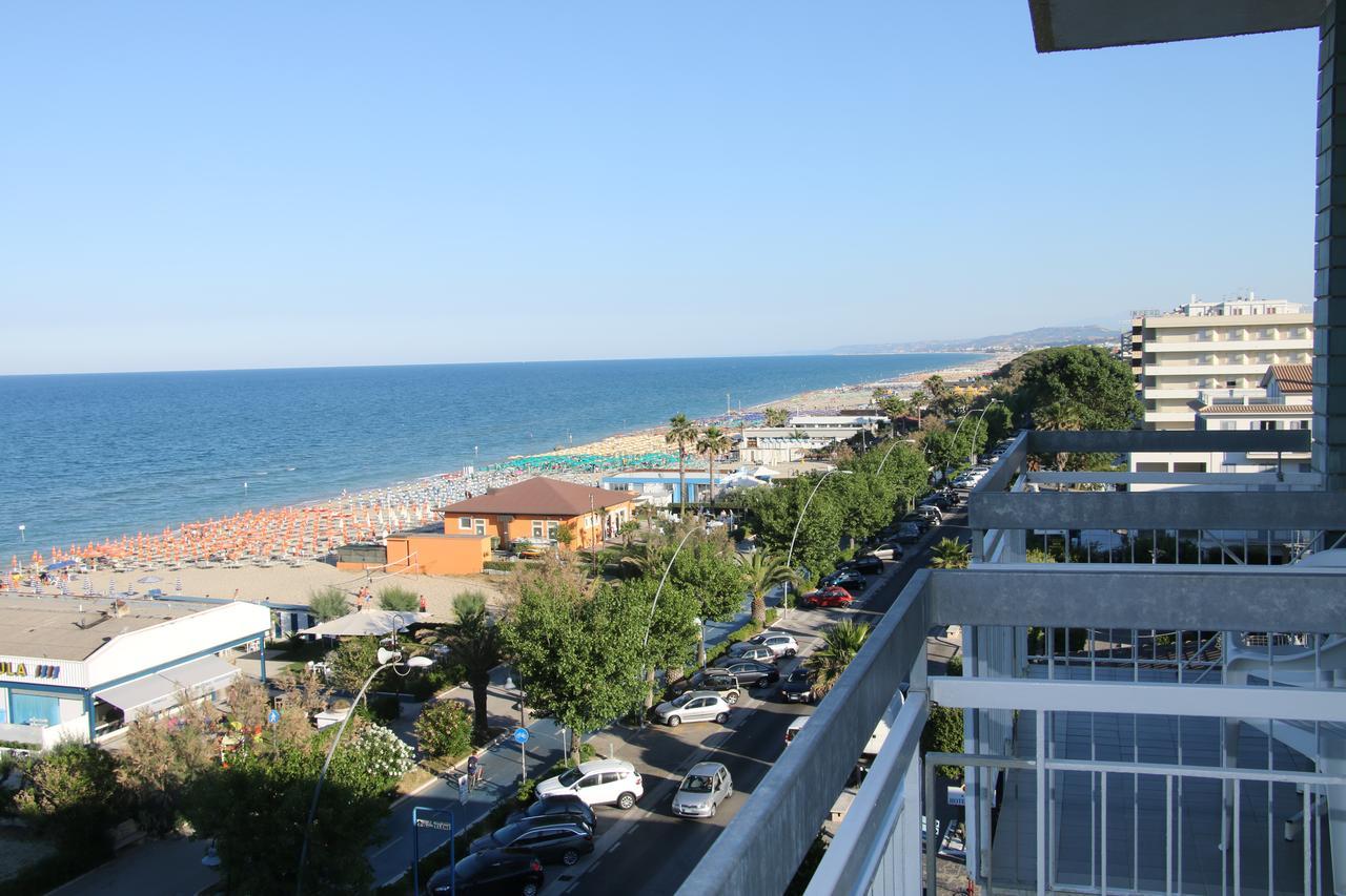 Hotel Boston Alba Adriatica Eksteriør bilde