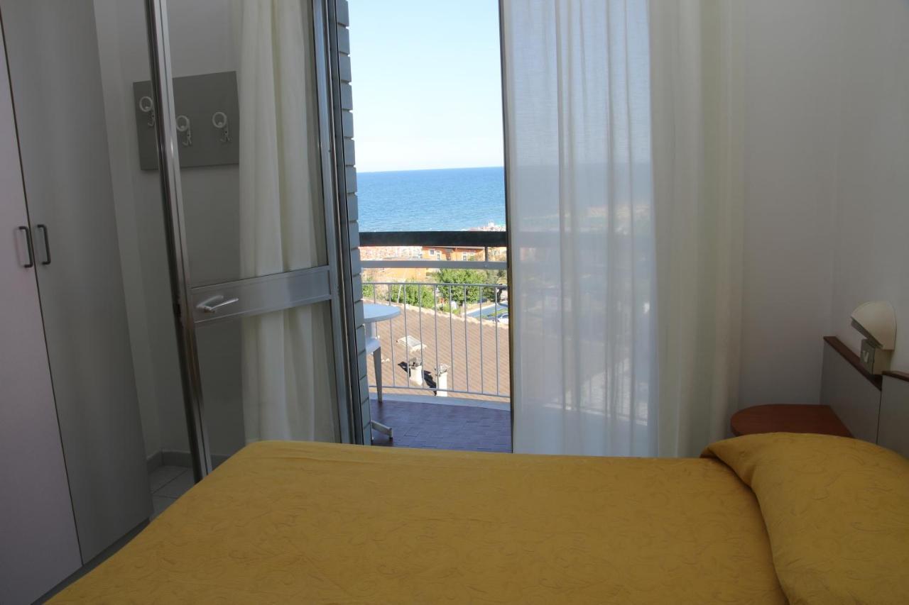 Hotel Boston Alba Adriatica Eksteriør bilde