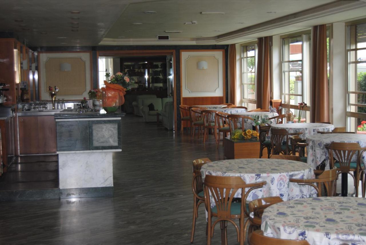 Hotel Boston Alba Adriatica Eksteriør bilde